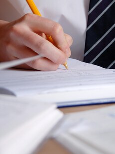 10 Smart Tips To Write Exams Like A Topper