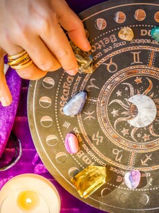 5 Zodiac Signs That Can Be a Bit Too Clingy