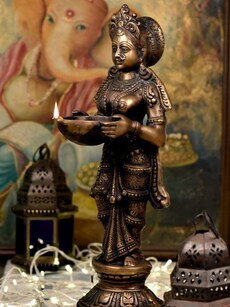 9 Powerful Lakshmi Mantras for Financial Success on Diwali