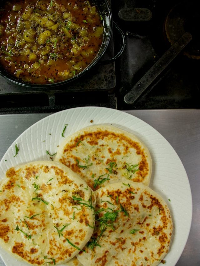 Tasty Goda Masala Paneer Stuffed Kulcha and Kiwifruit Chutney Recipe for Diwali