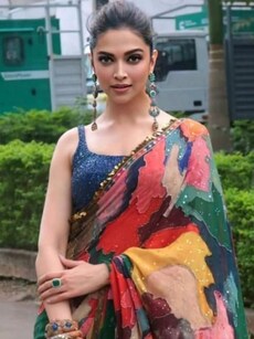 Navratri Special: Bollywood Actresses Dazzle In 9 Colours Of The Festival