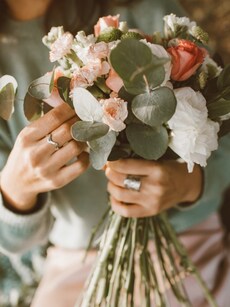10 simple tricks to make flowers in your bouquet last for days