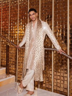 Diwali 2024: Stars who stunned in traditional looks