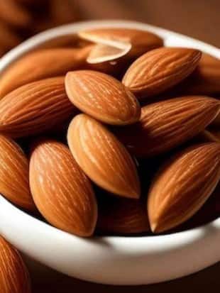 ये लोग भूल कर भी न खाएं बादाम