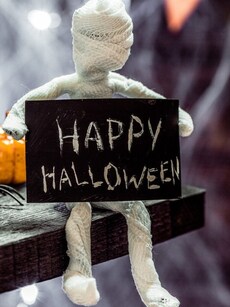 10 quick Halloween DIY decorating tips for a spooky-eerie vibe