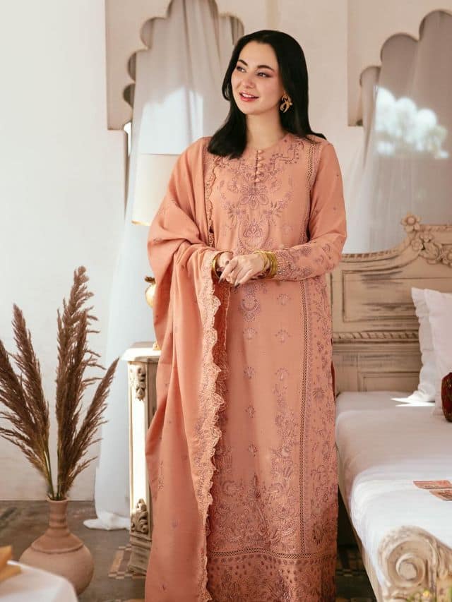 Top Hania Amir-Inspired Salwar Suit For This Wedding Season