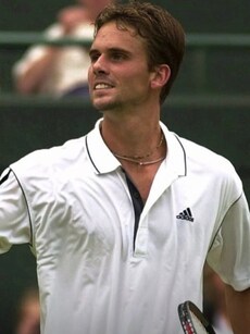 10 Male athletes who came out gay