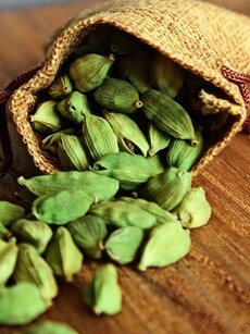 Superfoods in spices: 9 health benefits of cardamom