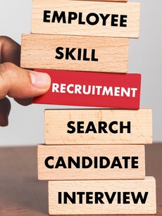 10 Best LinkedIn Profile Tips to Attract Recruiters