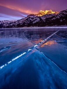 Top 9 Most Beautiful Frozen Lakes in the World