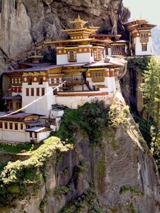 12 Must-Visit Destinations You Can’t Miss in 2025