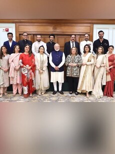 PICS: Kapoor Family Meets PM Modi to Invite Him For Raj Kapoor&rsquo;s Centenary Festival