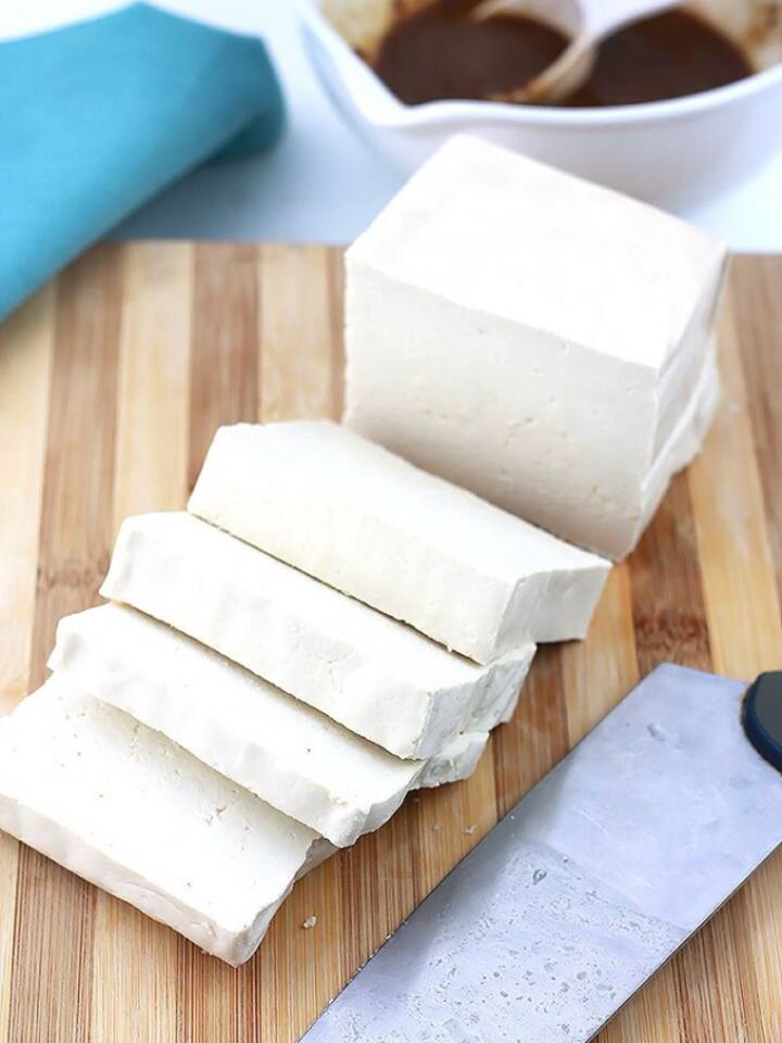 Between eggs and paneer, which one contains more protein? Between eggs and paneer, which one contains more protein?