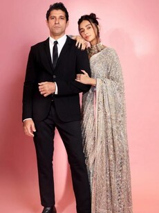 Shibani shines in Tarun Tahiliani, poses with Farhan Akhtar