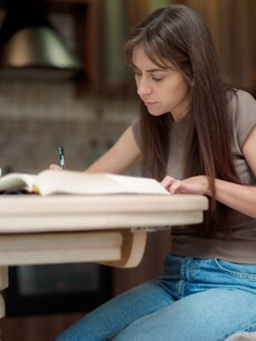 10 Habits That Destroy Your Focus Before an Exam
