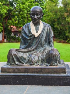 10 Famous Gandhi Memorials to Visit on Martyrs’ Day 2025