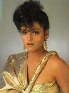Shilpa Shirodkar&rsquo;s 90s Outfits That Scream Retro Glam