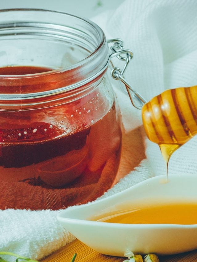 Honey's health benefits and 10 easy ways to use it in tea, milk, yoghurt