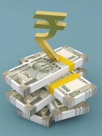भारतात पहिला वेतन आयोग कधी लागू झाला?