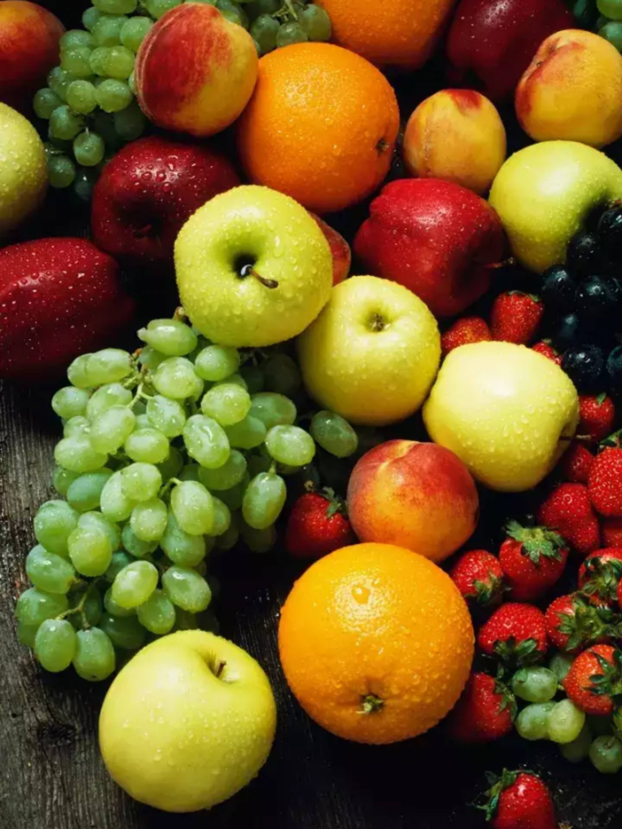 हिवाळ्यात खा ‘ही’ फळे, काय आहेत कारणं जाणून घ्या