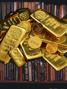 Top 10 Gold Investment Lessons from Famous Books