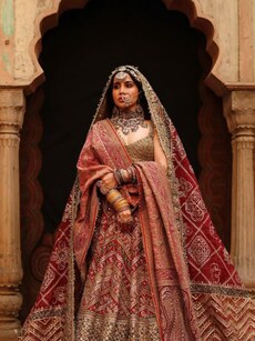 Uorfi Javed sparkles as a regal bride in this exquisite collection