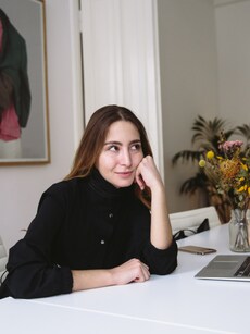 4 Powerful Signs Someone Can’t Stop Thinking About You