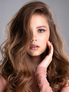 3 Zodiac Signs That Naturally Attract Everyone They Meet