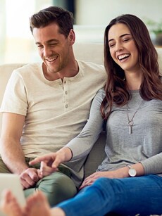 10 romantic ways couples can share moments, come closer