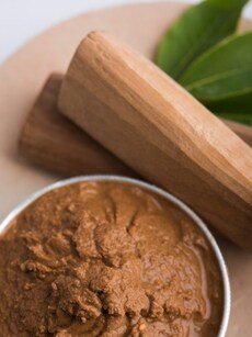 9 skin health benefits of sandalwood: Reduce acne, ageing signs