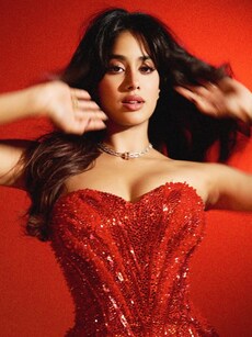 Janhvi Kapoor&rsquo;s fiery orange gown sets the Internet ablaze