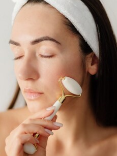 9 ways a face roller can transform your skincare routine