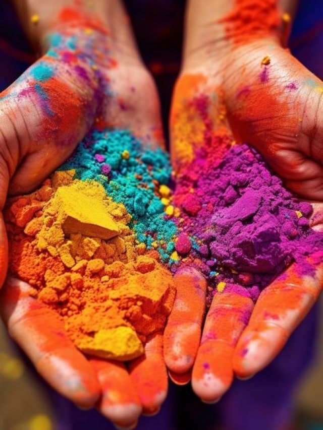 what is holi powder made of