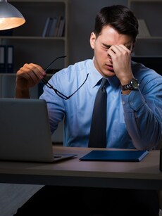 10 Habits That Are Silently Killing Your Career