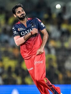 Top 10 Fast Bowlers with Most Wickets in IPL History