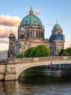 Top 10 Safest Cities in the World for Travelers in 2025