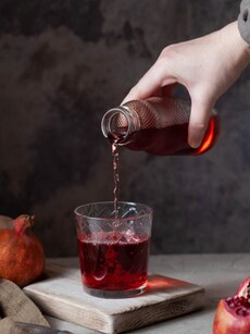 9 health benefits of pomegranate juice, liquid superfood