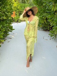 Neha Sharma serves vacation vibes in most stylish beachwear