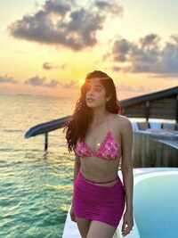Janhvi Kapoor to Disha Patani: Celeb-inspired Swimwear for Your Summer Holiday Janhvi Kapoor to Disha Patani: Celeb-inspired Swimwear for Your Summer Holiday