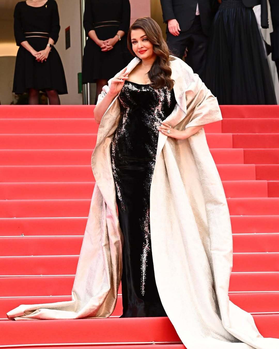 aishwarya rai black dress Aishwarya Rai Bachchan is pictured here wearing a black embellished dress by designer Sabyasachi at the L'Oral Paris Femina Women Awards in 2015.Career: She is a globally recognized Indian actress and former