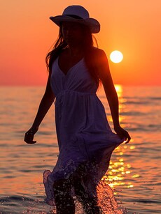 9 Smart Habits of Solo Travelers That Keep Them Safe