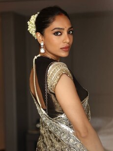 Sobhita Dhulipala channels desi diva vibes in olive saree