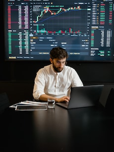 10 Fast-Growing Career Options in Economics