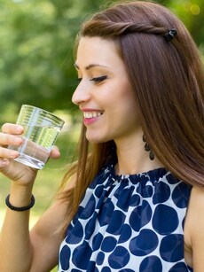 10 health benefits of water, why liver experts give it 10/10