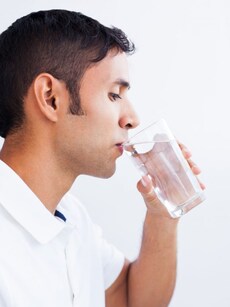 10 reasons you should drink more water during monsoon