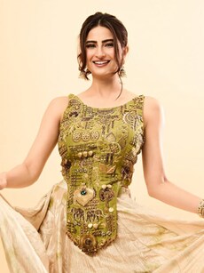 Palak Tiwari sets desi fashion goals in traditional wear