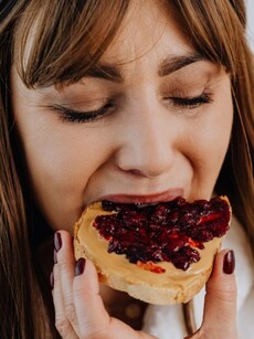 Do you snack when stressed? 10 tips to stop emotional eating