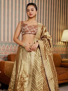 Bollywood fashion: Top 10 desi looks featuring Helly Shah