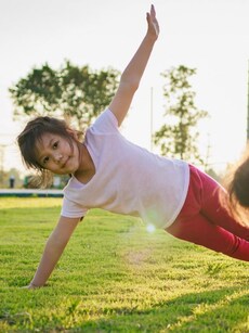 10 fitness and health benefits of introducing children to yoga early