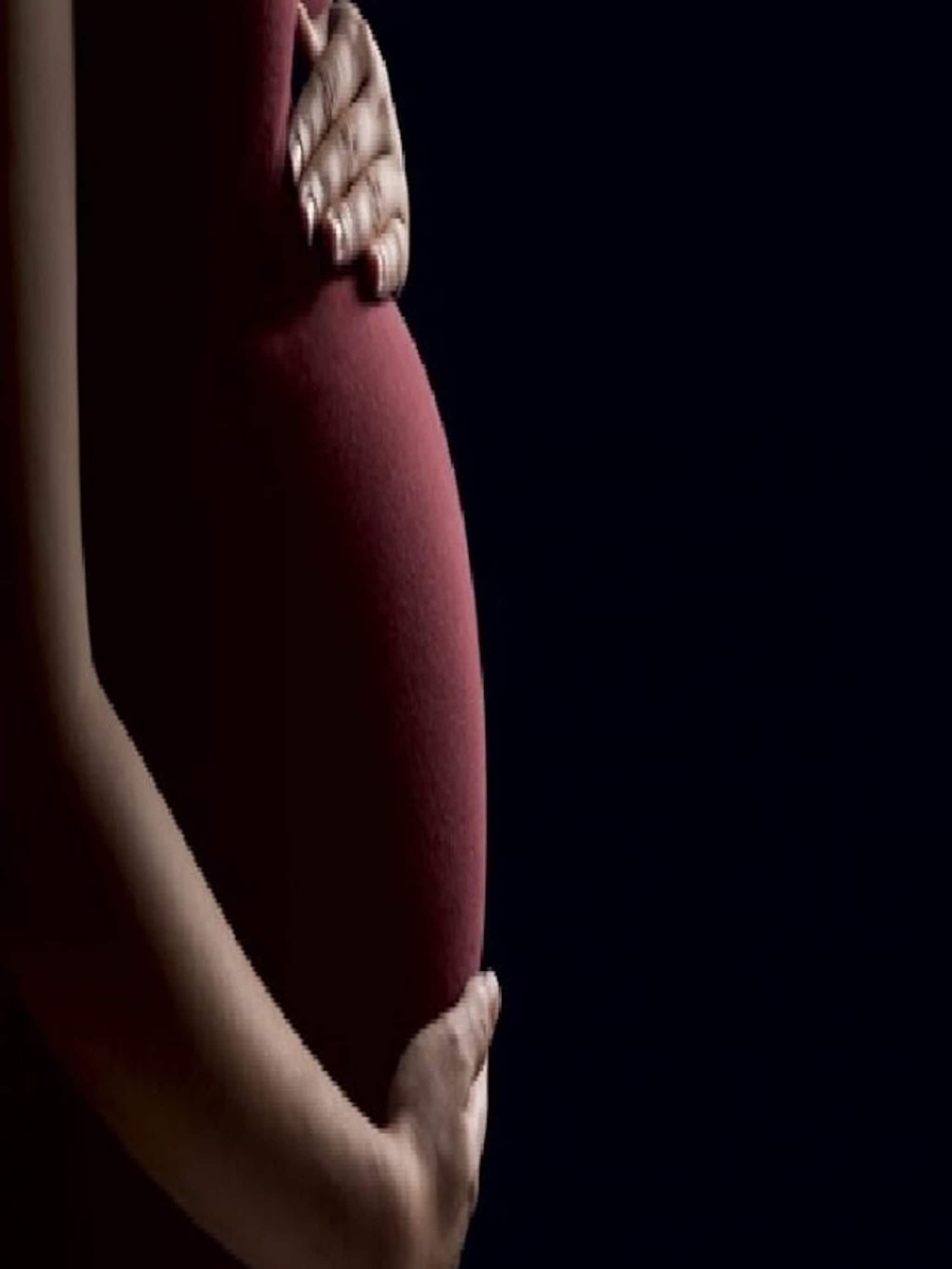 Guess the Celebrity: বিয়ের আগেই মা হন